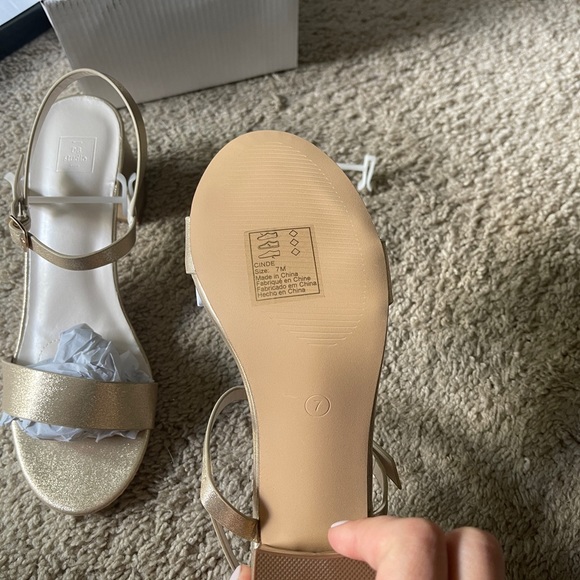 Brand new never worn - Picture 7 of 7